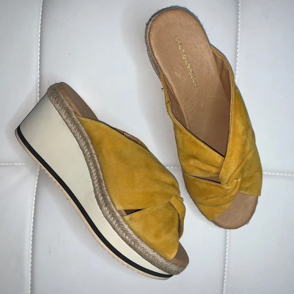 Andre Assous | Prune Platform Sandals - Picture 1 of 9